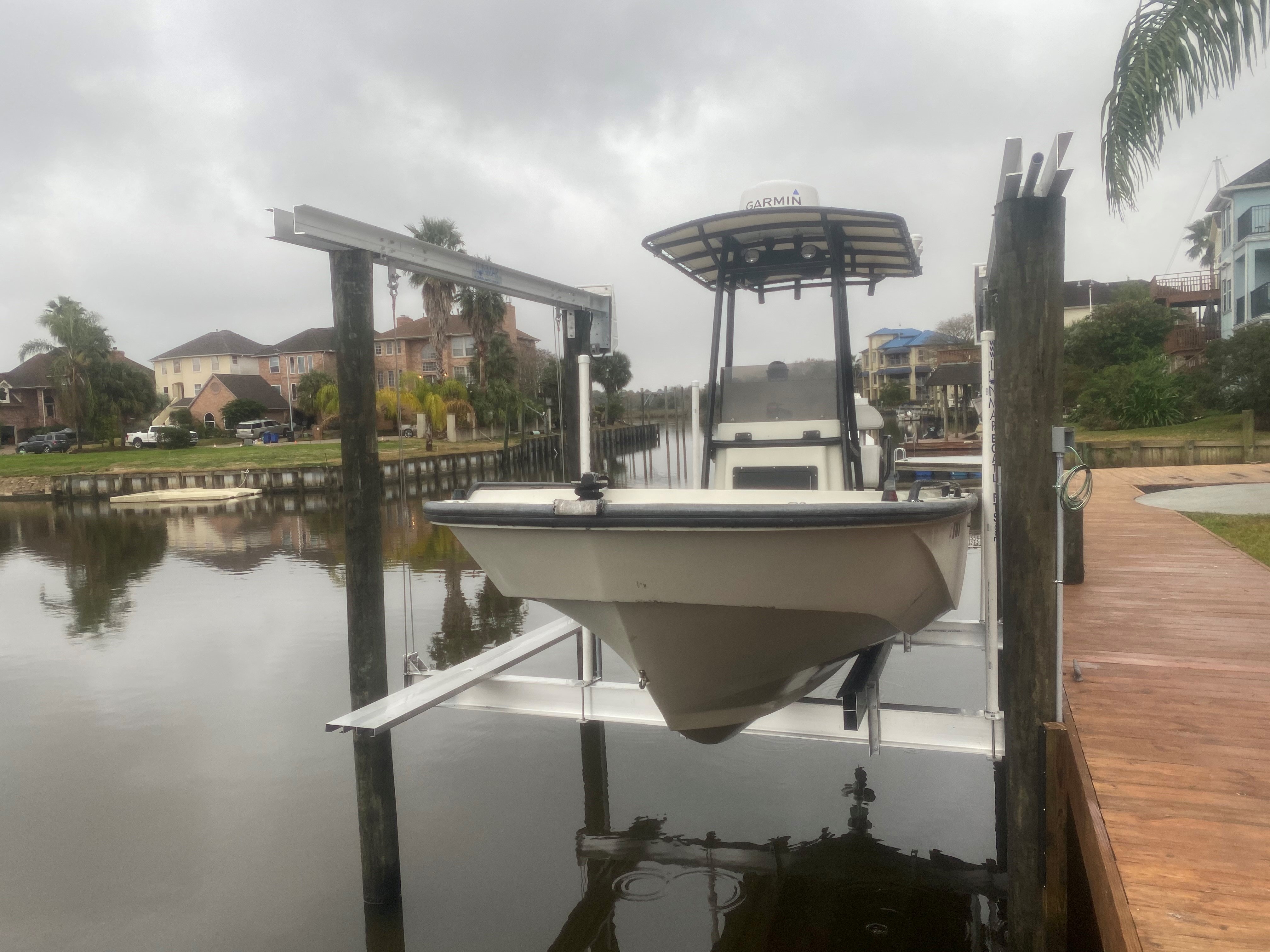 Pile mount Boat Lift-1
